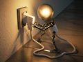¿Qué consume más dejar la luz encendida o apagar y encender?